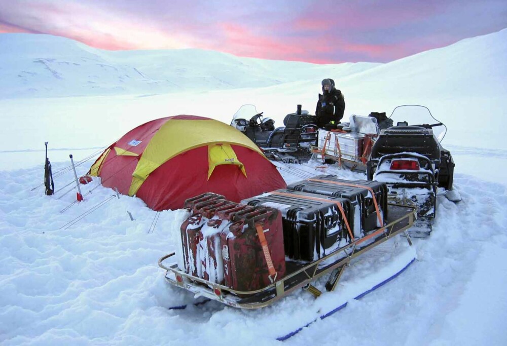 TELTPLASS: En vinterekspedisjon i Arktis krever tonnevis av utrustning. Denne natten var så kald, rundt 45 minusgrader, at det var umulig å sitte stille.
