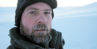 LÆRER SOLDATER Å OVERLEVE: Overlevelsesekspert Arne Alexander Strand ved Forsvarets vinterskole.