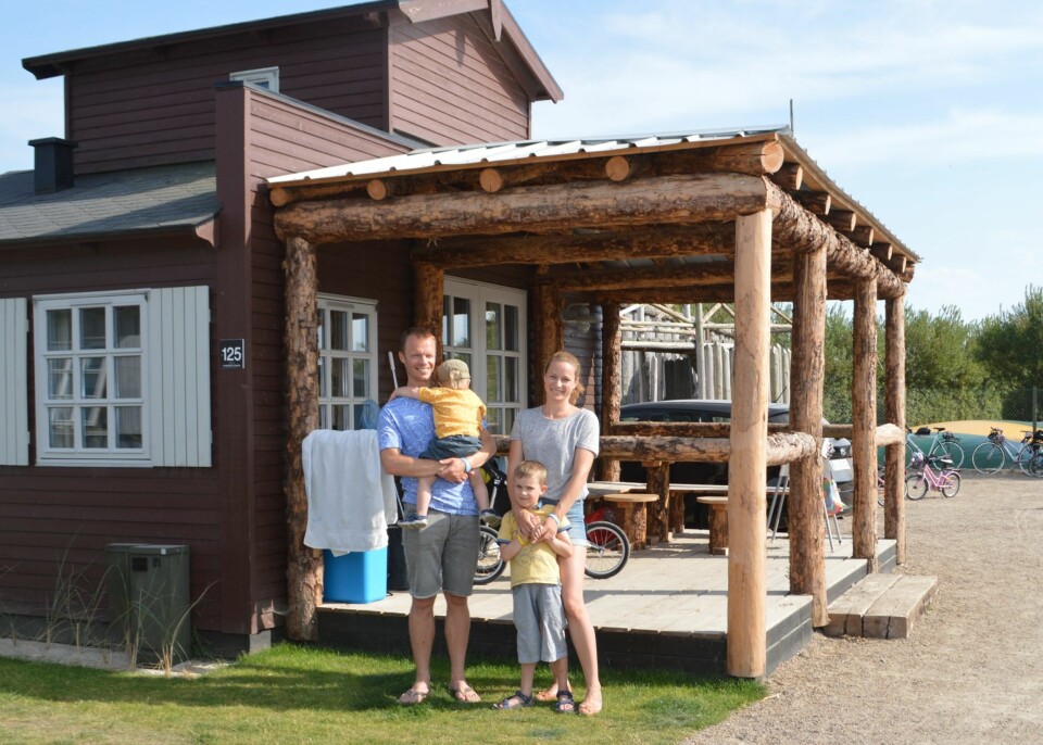 CAMPINGFERIE: Som nybegynner på campingferie gjorde Anna Rossman Thejsen noen oppdagelser som har resultert i seks råd alle må vite før de reiser på camping. Blant annet er det lurt å sjekke hva som er nærmeste nabo til hytta eller vogna dere skal bo i.