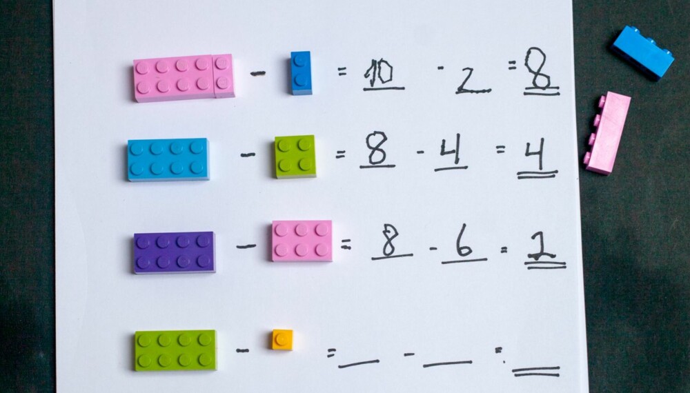LÆRER MATTE: Ved å bruke Lego kan barn gjøre enkle matematikkstykker på egenhånd. 