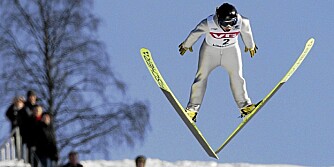 NM: Anette Sagen (18) hoppet 136,5 meter i OL-bakken på Lillehammer. NM: Anette Sagen (18) hoppet 136,5 meter i OL-bakken på Lillehammer.