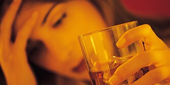 MEDAVHENGIG: Hun så det som sin viktigste oppgave å hjelpe sin alkoholiserte ektemann. Drastiske tiltak måtte til for å få livet på rett kjøl igjen.