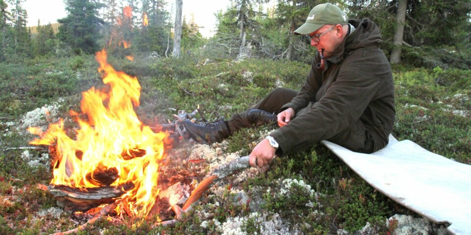 BÅLET: I tillegg til muligheten for å tørke klær og koke vann og mat, er bålet viktig for trivselen på tur.