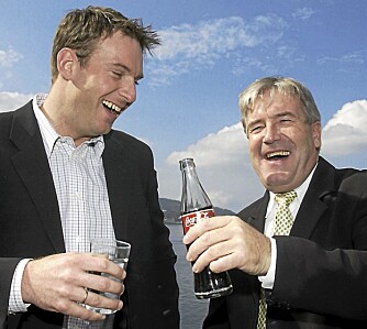 FØR: En tydelig tyngre Carsten nyter en flaske Coca-Cola med kollega Davy Wathne i TV 2-sporten. FØR: En tydelig tyngre Carsten nyter en flaske Coca-Cola med kollega Davy Wathne i TV 2-sporten.