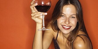 ALKOHOL: Seks av ti tror rødvin er sunnere enn annen alkohol, men det er nok dessverre en myte.