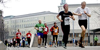 SENTRUMSLØPET: Flere hundre kvinner og menn deltok i gateløpet i april 2008.