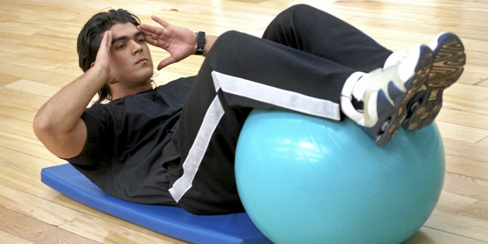 SITUPS: Fettet forsvinner ikke på magen selv om du tar 100 situps om dagen. SITUPS: Fettet forsvinner ikke på magen selv om du tar 100 situps om dagen.