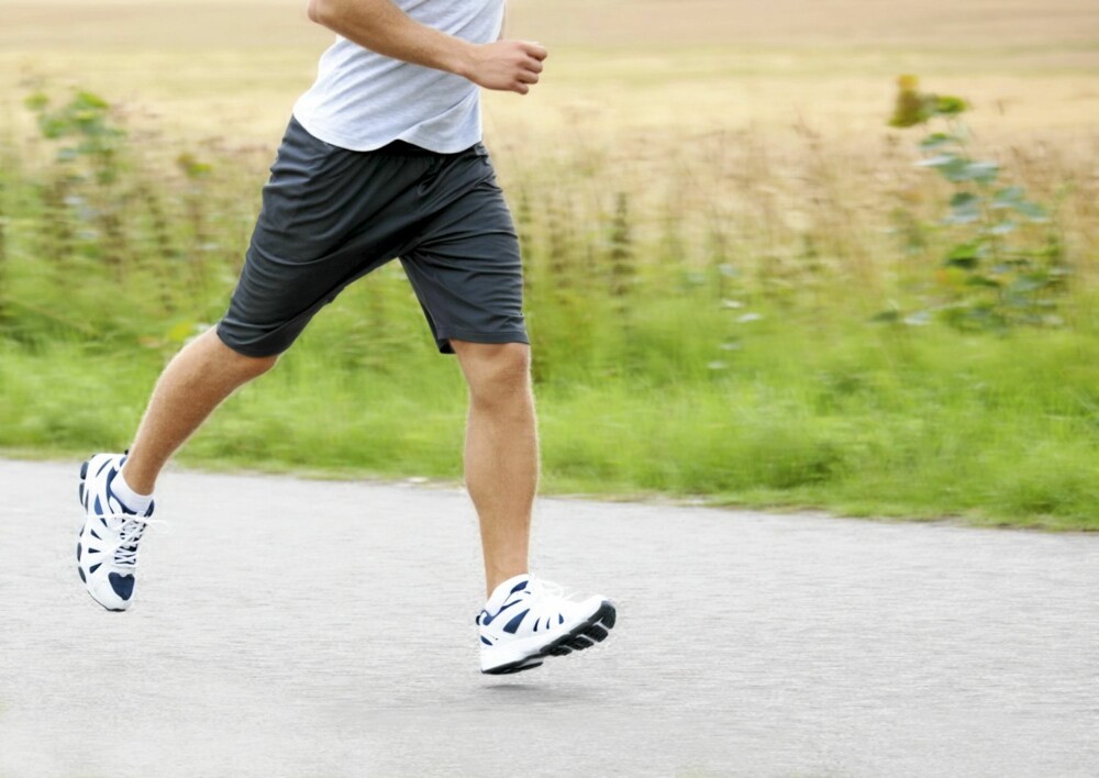 JOGGING: Det er ikke skadelig å jogge. Føler du ubehag bør du prøve å skifte sko eller underlag.