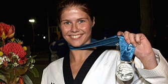 HANDLER OM Å PRESTERE: I 2000 vant Trude Gundersen sølv i taekwondo, nå er hun ortoped på Haukeland sykehus. I januar skal hun doktorgradsdisputere, og da kommer konkurranseånden frem igjen. - Da handler det om å prestere, og at man liker å vise seg frem, sier hun.