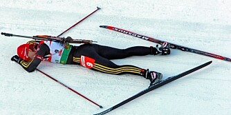 KRAFTANSTRENGELSE: Den tyske skiskyteren Kati Wilhelm utslått i snøen etter seier. Både toppidrettsutøvere og andre som trener må ha gode perioder med restitusjon for å prestere bra.