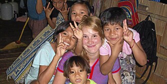 I BUSHEN: Her er Birgit Røkkum Skarstein fotografert på barnehjemmet i Thailand.