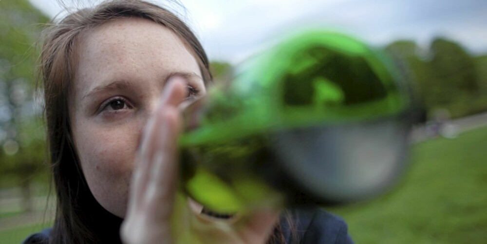 ALKOHOLVANER: Drikkemønsteret til unge kvinner nærmer seg mennenes. Det samme gjelder alkoholrelaterte problemer. - Dette har også økt fra 1998 til 2006, sier forskningsleder Astrid Skretting ved Sirus. ALKOHOLVANER: Drikkemønsteret til unge kvinner nærmer seg mennenes. Det samme gjelder alkoholrelaterte problemer. - Dette har også økt fra 1998 til 2006, sier forskningsleder Astrid Skretting ved Sirus.