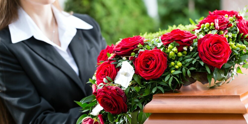 BEGRAVELSE: Må man gå i en begravelse til noen man ikke liker?