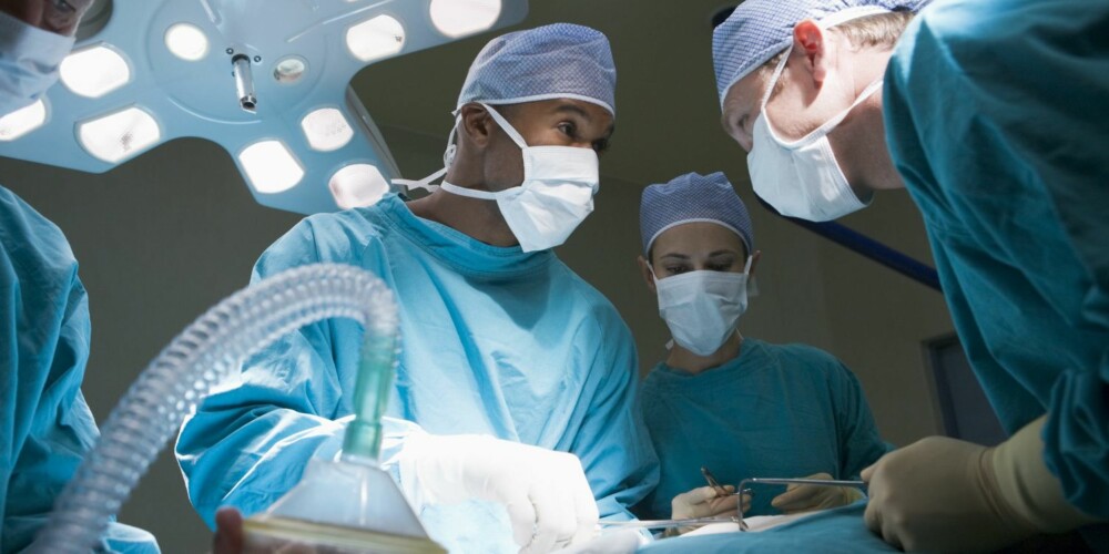 RISIKO: Kirurgi er effektivt, men alle kirurgiske inngrep innebærer en viss risiko. ILLUSTRASJONSFOTO: Colourbox