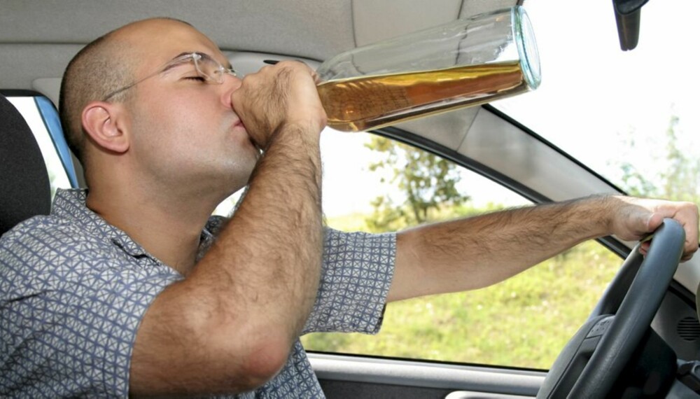 PROMILLEKONTROLL: Du forbrenner rundt 0,15 promille i timen. La bilen stå til du er sikker på at alkoholen er ute av blodet. PROMILLEKONTROLL: Du forbrenner rundt 0,15 promille i timen. La bilen stå til du er sikker på at alkoholen er ute av blodet.