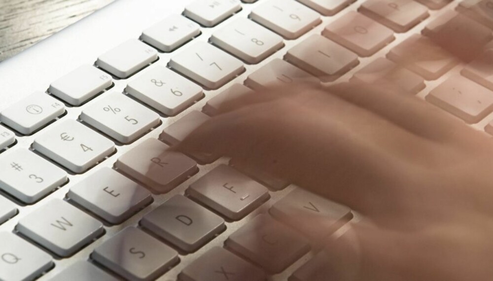 SKRIVE, SKRIVE, SKRIVE: Det kan være vondt mens det står på, men det hjelper, sier en av bloggerne som legger ut om egen helse i bloggen sin. SKRIVE, SKRIVE, SKRIVE: Det kan være vondt mens det står på, men det hjelper, sier en av bloggerne som legger ut om egen helse i bloggen sin.