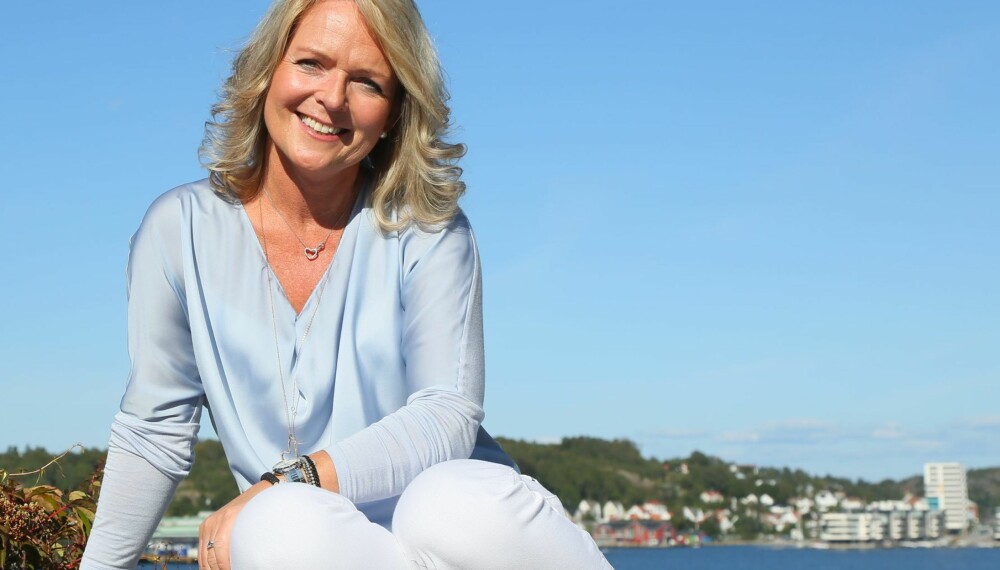 KREFT I NESEN: - To ganger er jeg rammet av kreft, og vet at «lynet kan slå ned» på nytt. Det jeg imidlertid kan styre, er hvordan jeg velger å takle og leve med det som skjer, sier Tine Kleive-Mathisen til ukebladet Hjemmet. KREFT I NESEN: - To ganger er jeg rammet av kreft, og vet at «lynet kan slå ned» på nytt. Det jeg imidlertid kan styre, er hvordan jeg velger å takle og leve med det som skjer, sier Tine Kleive-Mathisen til ukebladet Hjemmet.