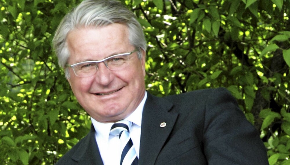 OPTIMIST: Når jeg venter på trikken setter jeg pris på hver gang den er i rute i stedet for å ergre meg når den ikke er det. OPTIMIST: Når jeg venter på trikken setter jeg pris på hver gang den er i rute i stedet for å ergre meg når den ikke er det.