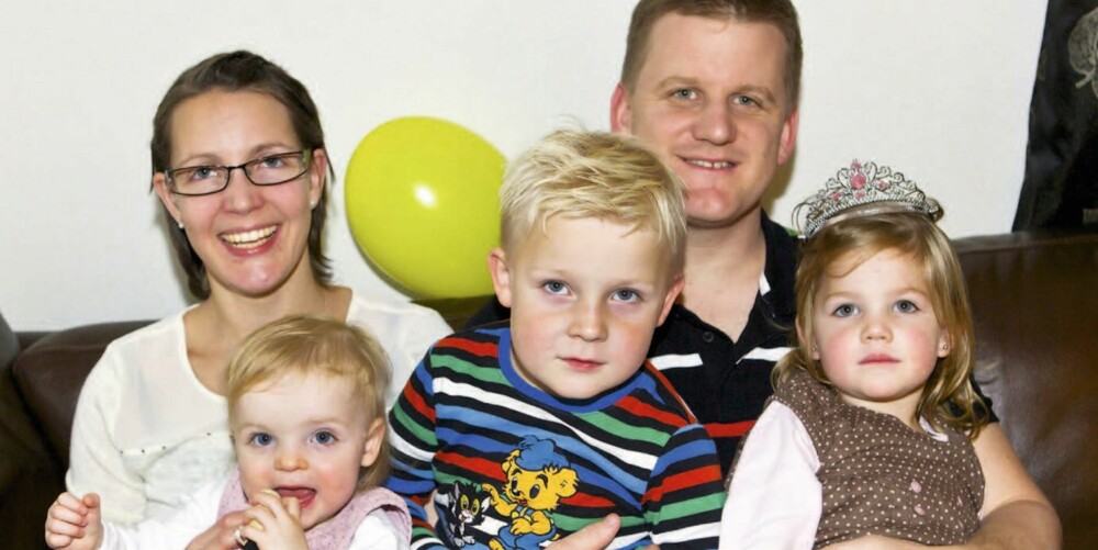 FAMILIELYKKE: Sigmund, Hanna, Mali Kristin og pappa Lars Egil er lykkelige over at mamma er frisk igjen. FAMILIELYKKE: Sigmund, Hanna, Mali Kristin og pappa Lars Egil er lykkelige over at mamma er frisk igjen.