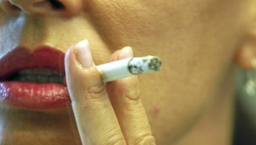 VIKTIG SPØRSMÅL: Legens spørsmål om røykevaner får folk til å stumpe røyken.
