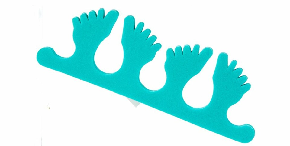 UUNNVÆRLIG: Tåskiller gjør påføring av neglelakk til en lek. Fra Saape, kr 10.