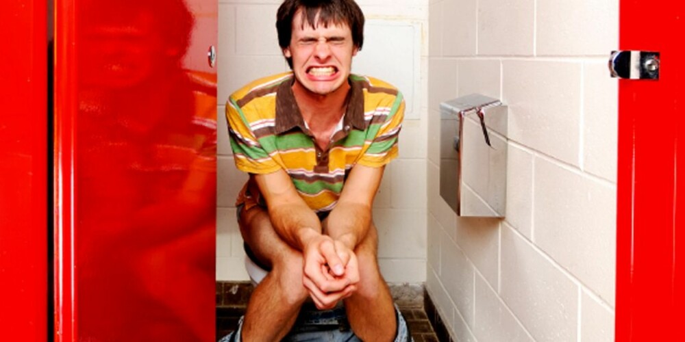 TRØBBEL: Hemoroider klør, blør og gjør vondt. Tiden på toalettet kan bli ganske så komplisert.