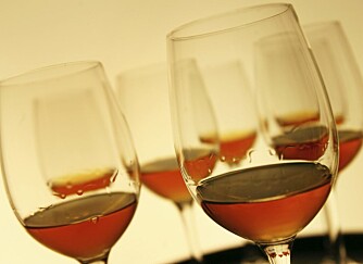 PÅ SNEI: Man kan fort se litt skjevt etter noen glass. Men det finnes verre konsekvenser enn det. PÅ SNEI: Man kan fort se litt skjevt etter noen glass. Men det finnes verre konsekvenser enn det.