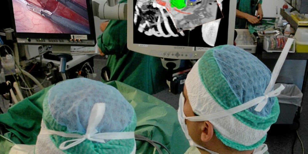 OPERATØRER: Kirurgene i "Fremtidens operasjonsrom" kalles ikke kirurger, men operatører.