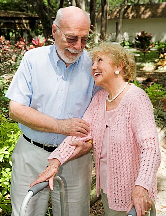 INTELLEKTUELL STIMULANS: I et parforhold får du sosial og intellektuell stimulans som beskytter mot Alzheimers. Men forskerne vet ikke hvor mye kvaliteten på parforholdet har å si. INTELLEKTUELL STIMULANS: I et parforhold får du sosial og intellektuell stimulans som beskytter mot Alzheimers. Men forskerne vet ikke hvor mye kvaliteten på parforholdet har å si.