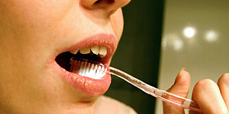 IKKE SKYLL: Fluor beskytter tennene dine, men trenger litt tid i munnen for å virke riktig.