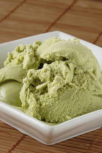 Iskrem laget på grønn te smaker kjempegodt!