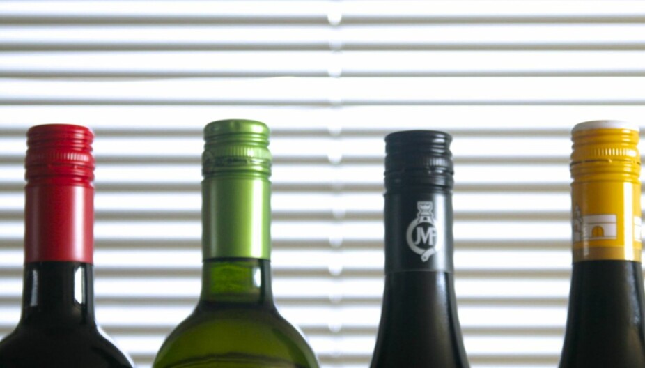 PRAKTISK: Med skrukork er vinflaskene enkle å både åpne og lukke.