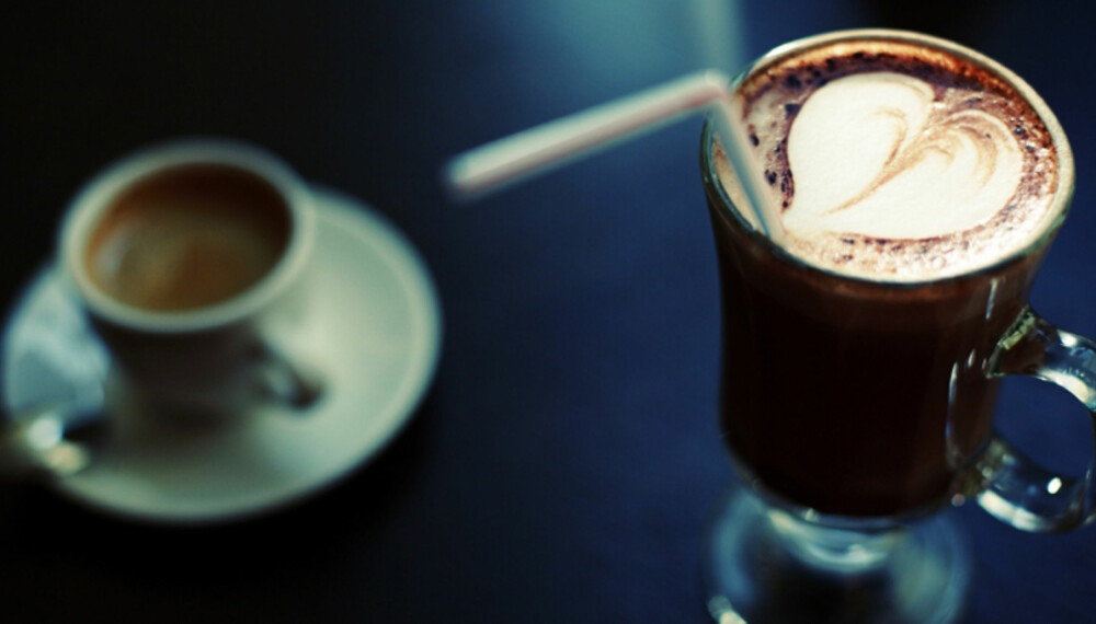 IKKE RØR: Mange liker å blande fløtetoppen i en irish coffee godt med resten, egentlig skal den drikkes ublandet. Gjør som du vil. IKKE RØR: Mange liker å blande fløtetoppen i en irish coffee godt med resten, egentlig skal den drikkes ublandet. Gjør som du vil.