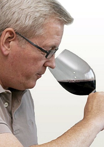 EKSPERT: Arnie Stalheim er Klikk.nos vinekspert. Han har en lang karriere som vinsmaker.