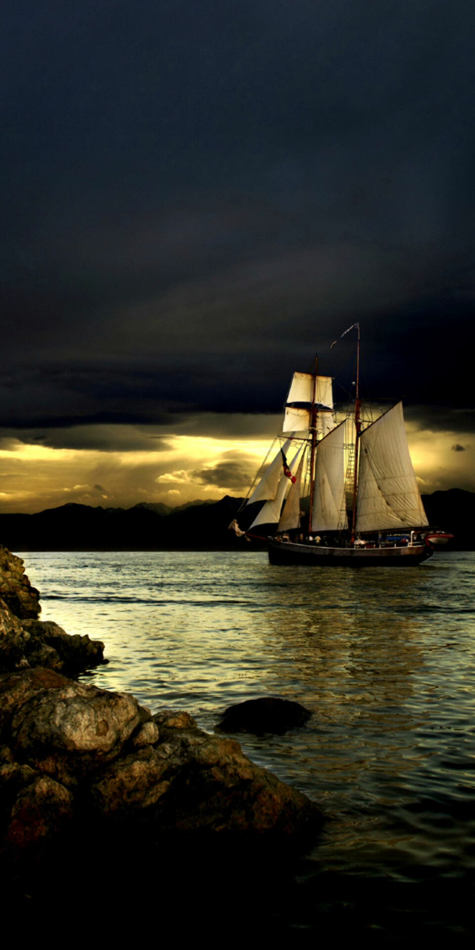 SETT ER SEIL: Ingen sjørøvertokt uten rom.