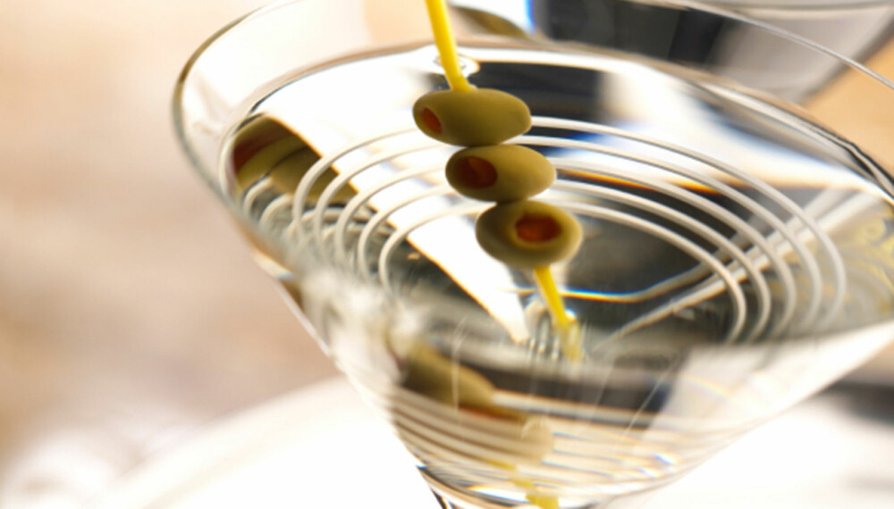 Dry martini er en klassisk drink med hollywoodsk sus over seg.