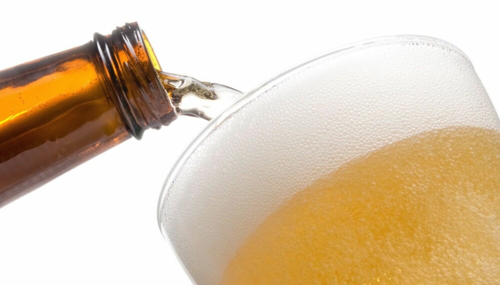 MER SMAK: Du får mer smak og aroma om du skjenker ølet riktig.