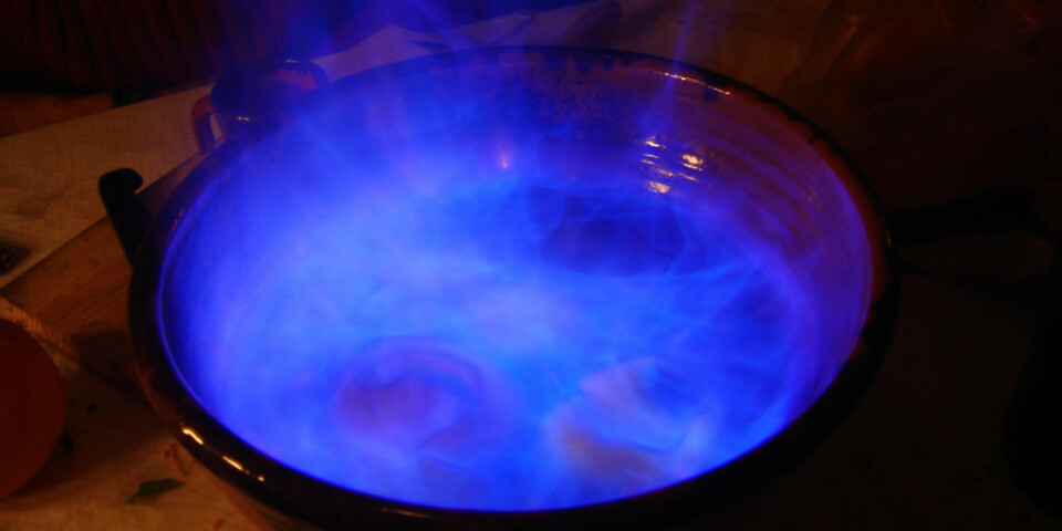 HEKSEGRYTE: Brennende brennevin er en lang tradisjon i Galicia, Spania.