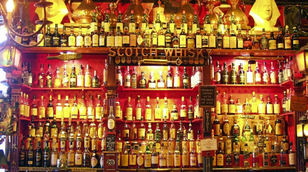 LIVETS VANN: Du vil definitivt få "whisky in the jar" i Edinburgh.
