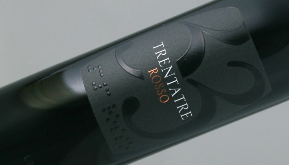DRUEMIKS: Trentatre er laget på en druemiks med en tredjedel hver av cabernet sauvignon, merlot og montepulciano. DRUEMIKS: Trentatre er laget på en druemiks med en tredjedel hver av cabernet sauvignon, merlot og montepulciano.