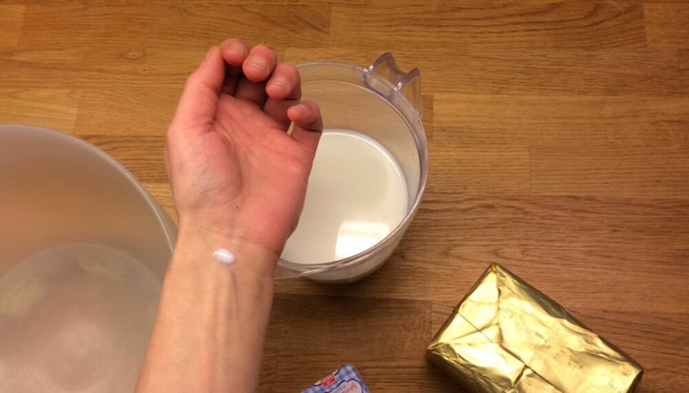 FOR VARMT: ""Trikset"" med å kjenne om smør og -melkeblandingen er varm nok, var å dryppe litt på håndleddet. Dersom blandingen ikke kjennes kald, er det for varmt for gjæret, sier fagpersoner.