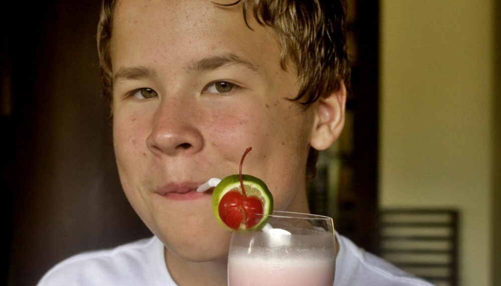 MILKSHAKE: Det hjelper ikke at Danmark har 16-årsgrense for å drikke alkohol. Mammas grense er fortsatt 18. MILKSHAKE: Det hjelper ikke at Danmark har 16-årsgrense for å drikke alkohol. Mammas grense er fortsatt 18.
