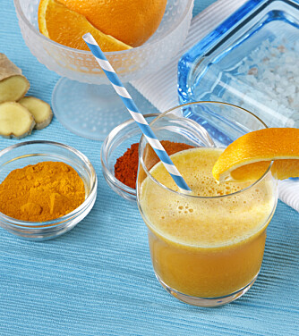 SÅR HALS? Ta deg en shot med C-vitaminer! Drikken inneholder også gurkemeie, ingefær og cayennepepper, som er med på å gi immunforsvaret et ekstra kick. 