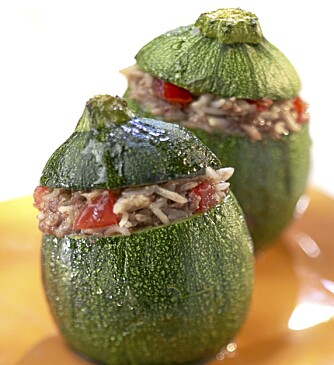 FYLT SQUASH: Squash kan fylles med for eksempell kjøttdeig og brødsmuler og gratineres i ovnen. FYLT SQUASH: Squash kan fylles med for eksempell kjøttdeig og brødsmuler og gratineres i ovnen.