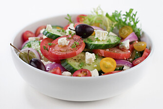 SALAT-KJENDIS: Gresk salat er en berømthet, og med rette. Den er en nytelse, spesielt på varme sommerdager. SALAT-KJENDIS: Gresk salat er en berømthet, og med rette. Den er en nytelse, spesielt på varme sommerdager.