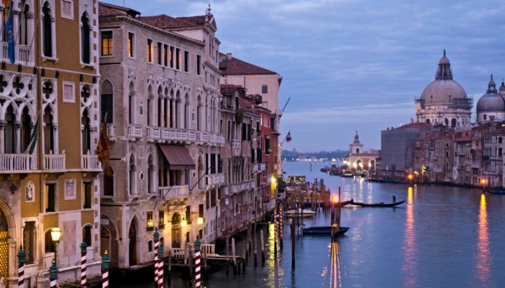 CARPACCIO: Du må helt til Venezia for å smake originalen. Let deg frem langs kanalene og finn fram til Harry's Bar. Det var der de rå skivene ble servert første gang.