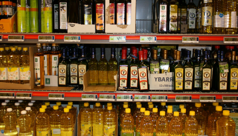 MYE Å VELGE BLANT: Selv i den lokale dagligvarebutikken er hyllene fulle av mange ulike oljer. Men det trenger ikke være så vanskelig å velge rett.