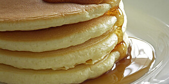 AMERIKANSKE: Tykke og mettende pannekaker med lønnesirup. Til frokost eller dessert.