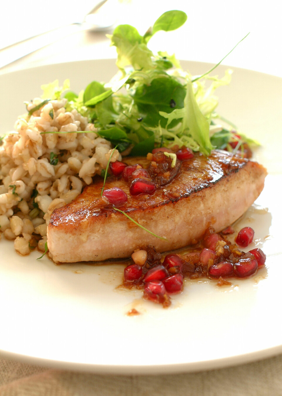 LETT KOST: Kalkun med byggryn og granateplesaus.