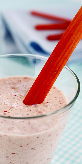 SHAKE IT: Miks en milkshake med jordbær og rabarbra i sommer.